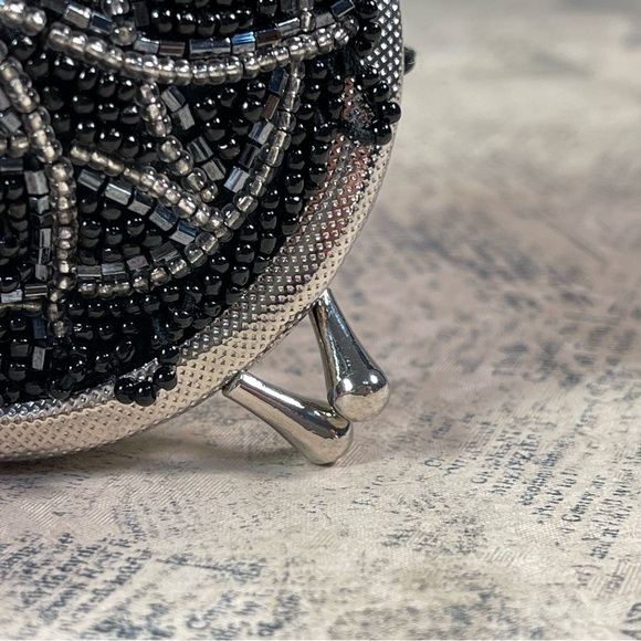 Neiman Marcus Vintage beaded coin purse - Picture 11 of 11